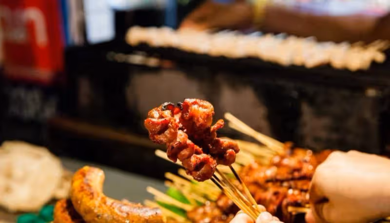 兒媳夜市賣燒烤,婆婆讓小姑子送飯,兒媳:婆婆,吃不起,不用送
