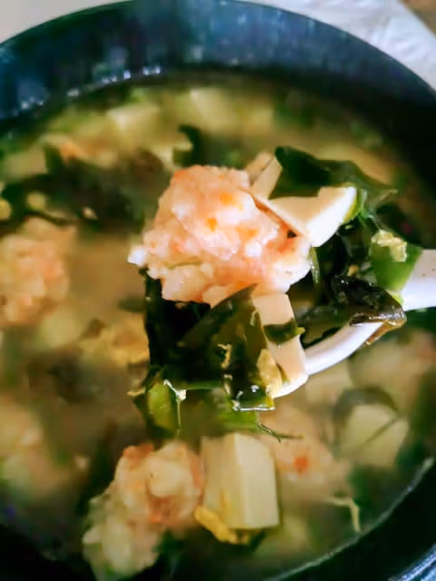 裙帶菜墨魚丸（蝦丸）豆腐湯