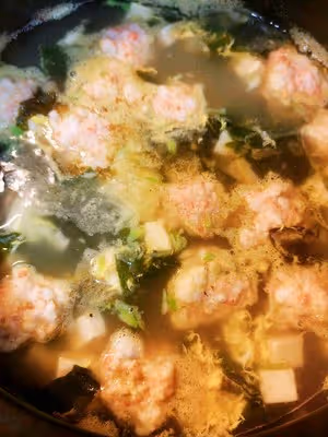 裙帶菜墨魚丸（蝦丸）豆腐湯