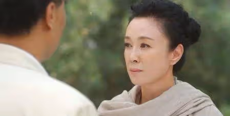 兒媳坐月子婆婆忙著打牌，如今癱瘓沒人理，兒媳：以彼之道還之彼身