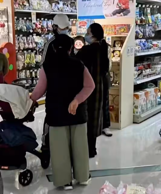 郭碧婷一身黑衣為向太慶生,3個表現看出,這個豪門媳婦不簡單!