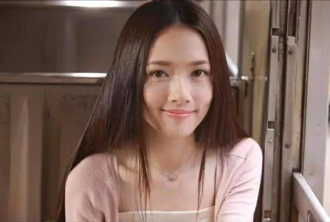 郭碧婷一身黑衣為向太慶生,3個表現看出,這個豪門媳婦不簡單!
