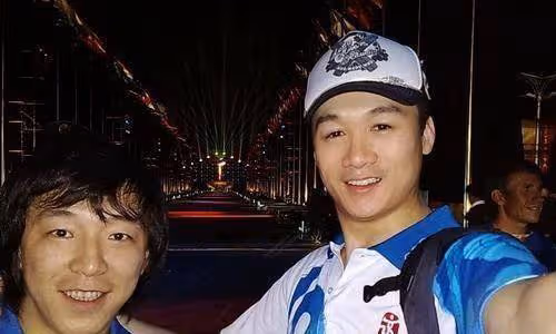 被黃渤捧紅片酬漲到200萬，因長期酗酒猝死，嬌妻改嫁老外很幸福