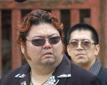 被黃渤捧紅片酬漲到200萬，因長期酗酒猝死，嬌妻改嫁老外很幸福