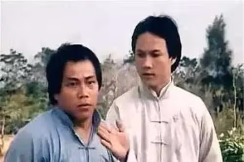 梁小龍：曾是最火《陳真》，前妻被潑硫酸，一句話被「封殺」20年