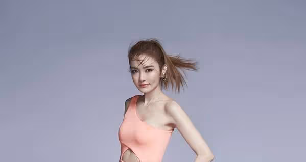 替父還債2億，被父爆料未婚生子，星途隕落，謝金燕的無奈與哀愁