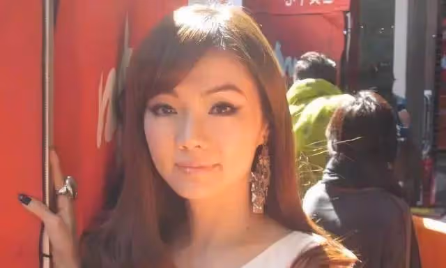 替父還債2億，被父爆料未婚生子，星途隕落，謝金燕的無奈與哀愁