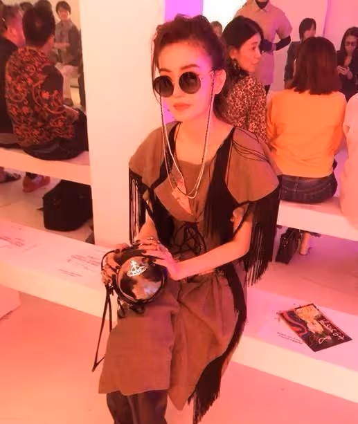 替父還債2億，被父爆料未婚生子，星途隕落，謝金燕的無奈與哀愁