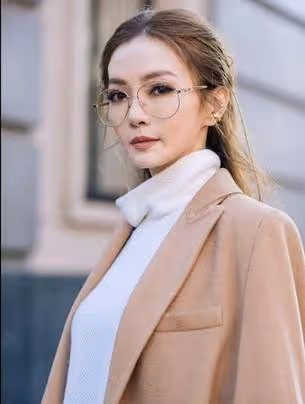 替父還債2億，被父爆料未婚生子，星途隕落，謝金燕的無奈與哀愁