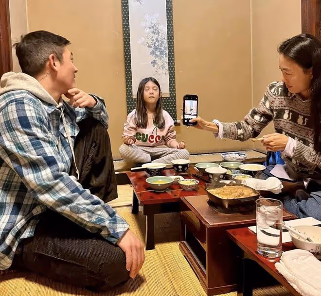 陳冠希懶理打人吐口水傳聞，陪女兒迪士尼度假，將5歲Alaia公主抱