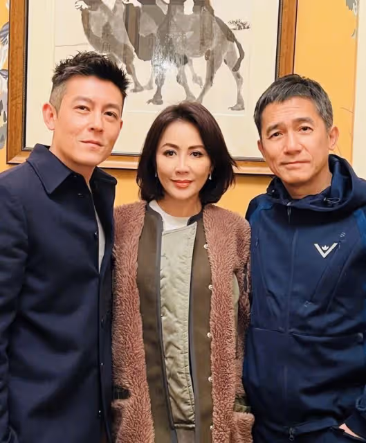 陳冠希懶理打人吐口水傳聞，陪女兒迪士尼度假，將5歲Alaia公主抱
