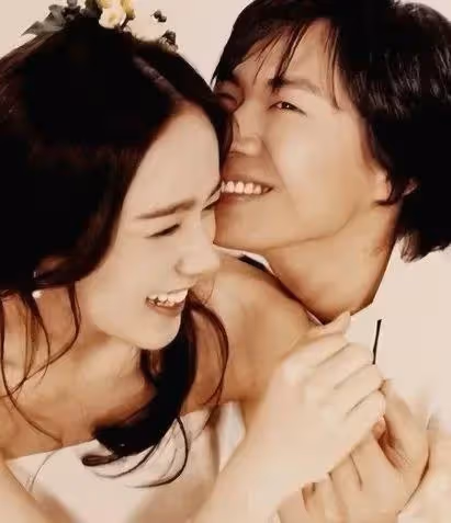 被視娛樂圈模範夫妻!國民女神23歲早婚退圈「恩愛18年」 親揭「沒有那麼美好」:下輩子不想結婚