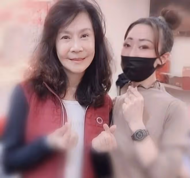 58歲俞小凡罕露面!素顏出鏡被指老到認不出,已婚兒女雙全很幸福