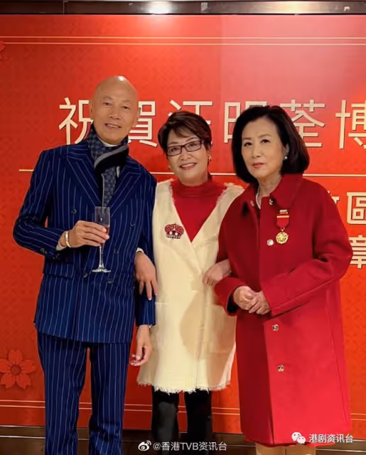 汪明荃賀授勳開P眾星撐場！66歲黃杏秀超凍齢皮膚靚到反光