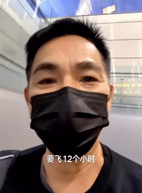 港星駱達華遠赴英國過年，嬌妻街頭送吻，學霸女兒亭亭玉立顏值高