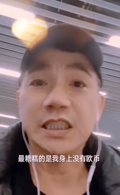 港星駱達華遠赴英國過年,嬌妻街頭送吻,學霸女兒亭亭玉立顏值高