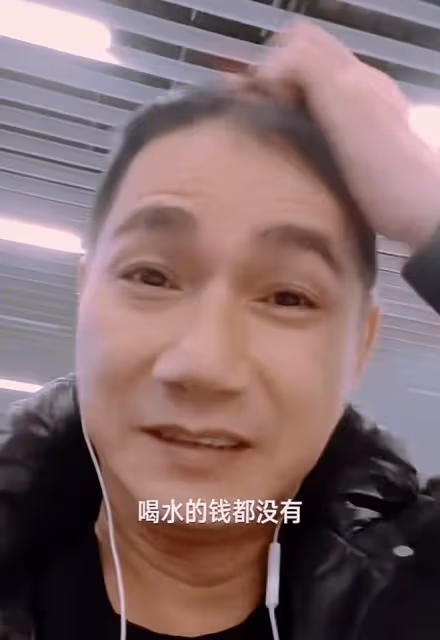 港星駱達華遠赴英國過年,嬌妻街頭送吻,學霸女兒亭亭玉立顏值高