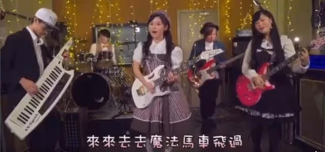 超期待!TVB上位小花獲公司簽做歌手,蘿莉外表下有顆搖滾的心