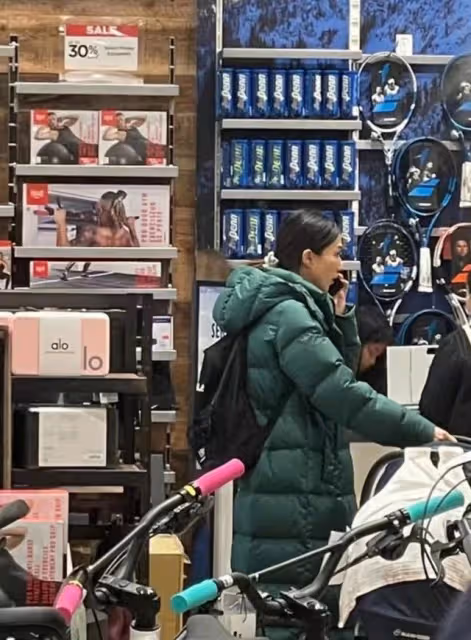 為雙面人污名平反！TVB前當家花旦加國被偶遇，獲網友贊親民友善