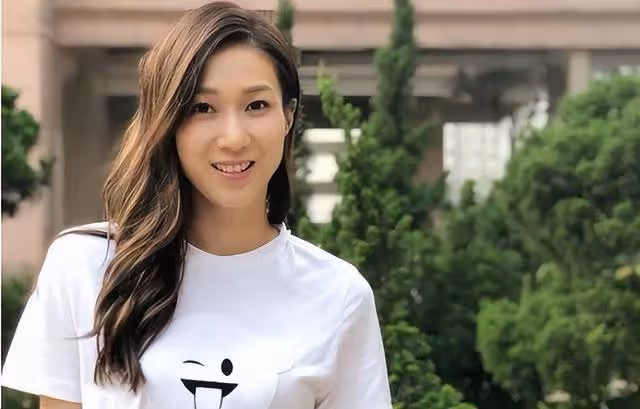 為雙面人污名平反！TVB前當家花旦加國被偶遇，獲網友贊親民友善