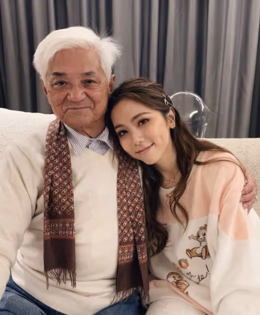 鄧紫棋透露外公去世,發文追憶往事,何超蓮富三代男友等留言安慰