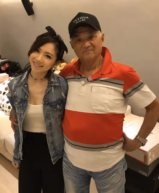 鄧紫棋透露外公去世,發文追憶往事,何超蓮富三代男友等留言安慰