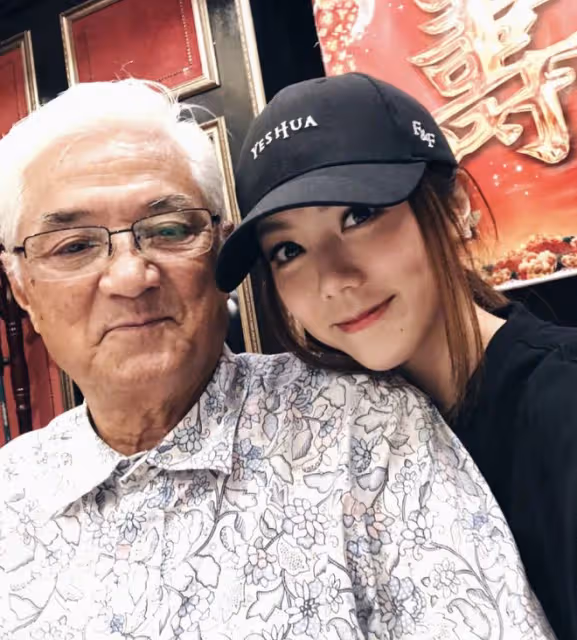 鄧紫棋透露外公去世,發文追憶往事,何超蓮富三代男友等留言安慰