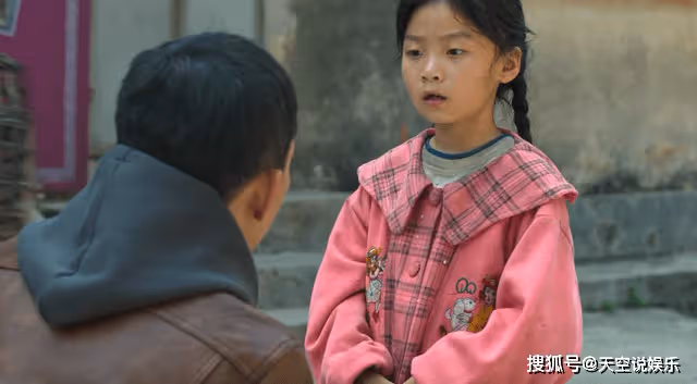 《狂飆》年代感有多絕?一件粉色的髒外套,戳痛了90後的童年