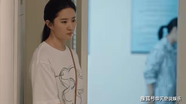 《去有風的地方》演技到位,容貌依舊,劉亦菲的仙卻毀在了牛仔褲上