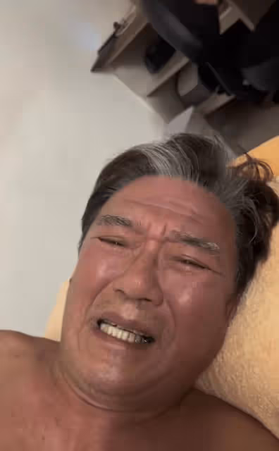 70歲李立群去醫院看病!面色蒼白狀態差,被議與四位美女飲酒過度