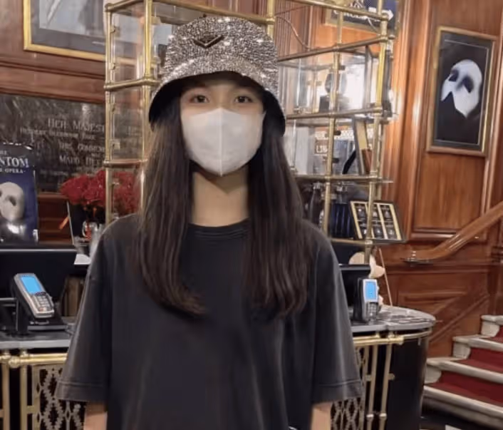 李湘女兒小號被曝光!13歲王詩齡坐百萬豪車,買奢侈品成日常