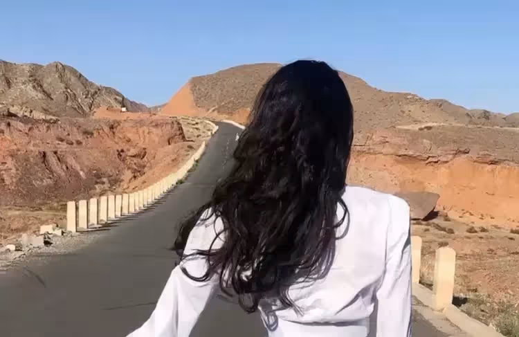 帶老公回娘家過年,我媽聽了鄰居一句話,叫我們三十晚上去住旅館