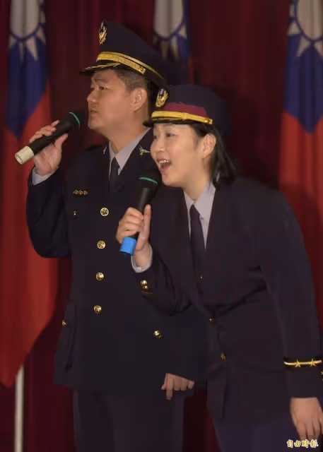 失婚仍是好友!張秀卿前夫神隱16年突現身「與淑女同進同出」關系親密,驚人近況曝光
