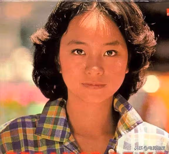 62歲影后陳秋霞 ,低調嫁大13歲百億富豪後專心為慈善 ,近照曝光卻滿頭白髮無人識