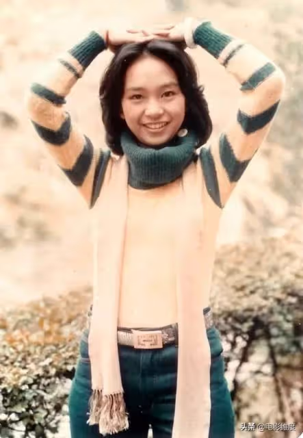 62歲影后陳秋霞 ,低調嫁大13歲百億富豪後專心為慈善 ,近照曝光卻滿頭白髮無人識