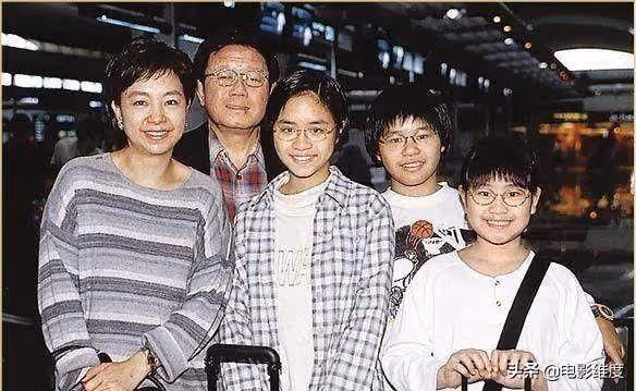 62歲影后陳秋霞 ,低調嫁大13歲百億富豪後專心為慈善 ,近照曝光卻滿頭白髮無人識