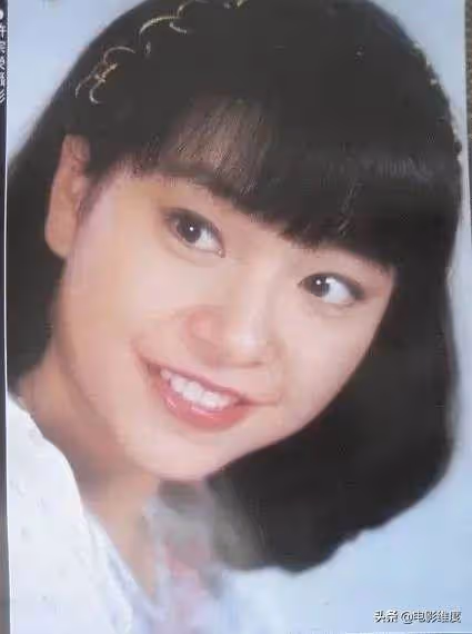 62歲影后陳秋霞 ,低調嫁大13歲百億富豪後專心為慈善 ,近照曝光卻滿頭白髮無人識