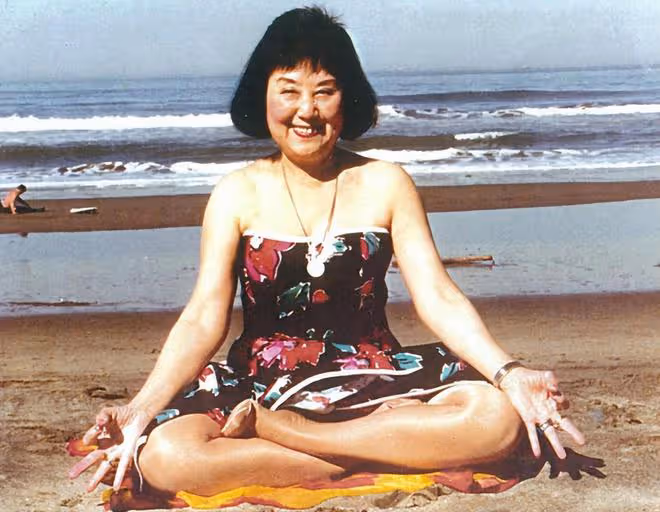 林子祥99歲母親去世!曾赴印度學藝是瑜伽高手,孫子悲痛證實死訊
