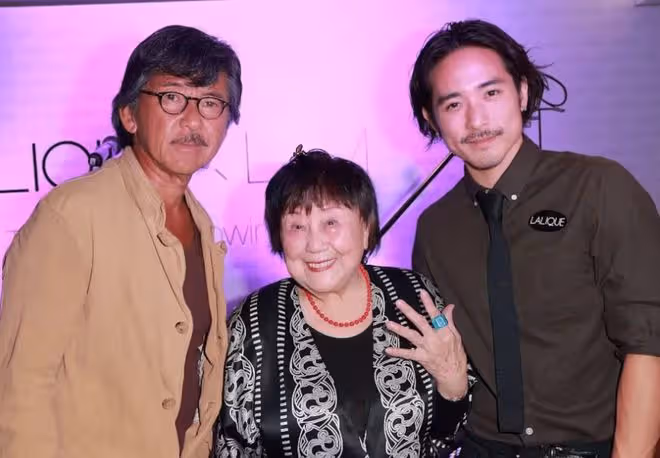 林子祥99歲母親去世!曾赴印度學藝是瑜伽高手,孫子悲痛證實死訊