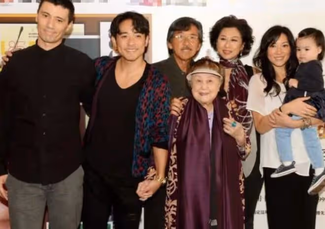 林子祥99歲母親去世!曾赴印度學藝是瑜伽高手,孫子悲痛證實死訊