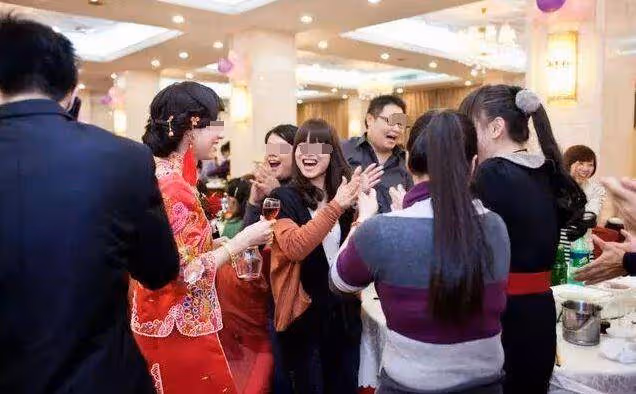 兒媳給公婆買房，卻被丈夫打耳光，聽到公婆的解釋，兒媳愣了