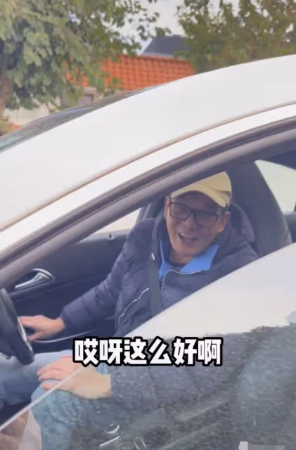 李國麟曬香港千萬半山豪宅!院中2輛豪車矚目,疑富三代生活優渥