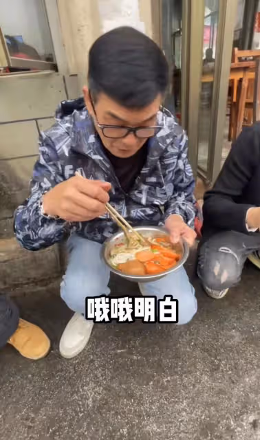 李國麟曬香港千萬半山豪宅!院中2輛豪車矚目,疑富三代生活優渥
