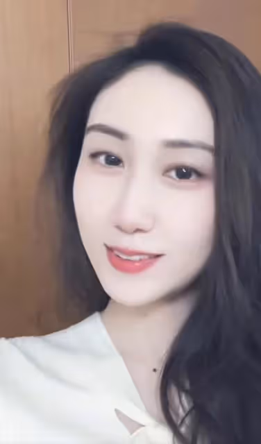 水均益29歲女兒新年曬美照!長腿細腰白到發光,是央視學霸太優秀