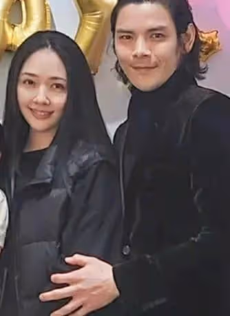 郭碧婷:一身黑衣為向太慶生,3個表現看出,這個豪門媳婦不簡單