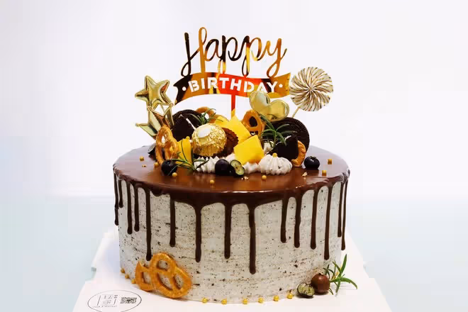 巧克力淋面生日蛋糕