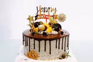 巧克力淋面生日蛋糕