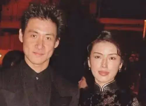 他是張學友的岳父,謝賢的弟弟,就連向華強都不敢惹他。