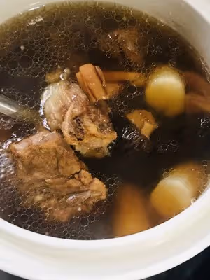 羊肚菌淮山排骨湯