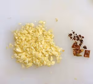簡單實用的爆炒茼蒿（青菜）